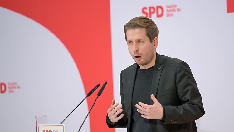 Wertvolle Zeit und Energie verloren: Kevin Kühnert votiert für ein Ende der Debatten über Taurus. 