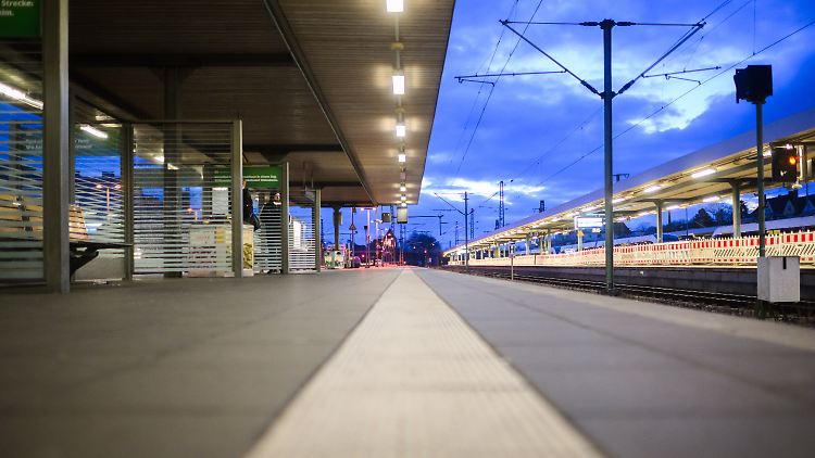 Leergefegtes Gleis während des Lokführerstreiks: Die Kompromisslosigkeit der GDL könnte dazu führen, dass Arbeitskämpfe künftig strenger reglementiert werden. 