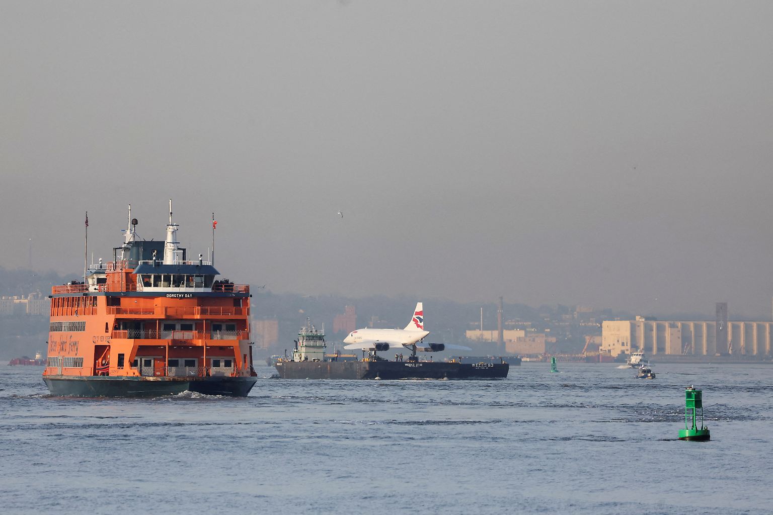 Ein Flugzeug auf dem Hudson River, das kommt in New York schon mal vor, ist aber immer eine Sensation.