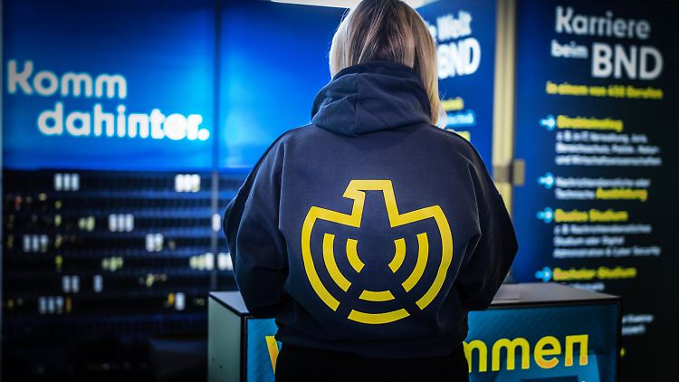 Ein neues Logo und der Slogan "Komm dahinter" sind Teil der Imagekampagne des Bundesnachrichtendienstes. 
