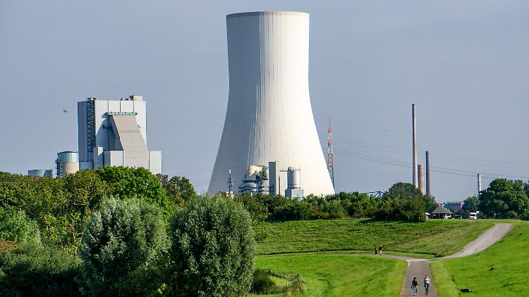 Das Kohlekraftwerk in Duisburg raucht nicht. Die Energiewirtschaft hat 2023 in Deutschland besonders viele CO2-Emissionen eingespart. 