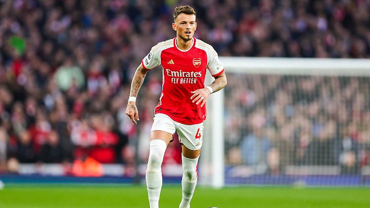 Bei Arsenal überzeugt Ben White mit guten Leistungen.
