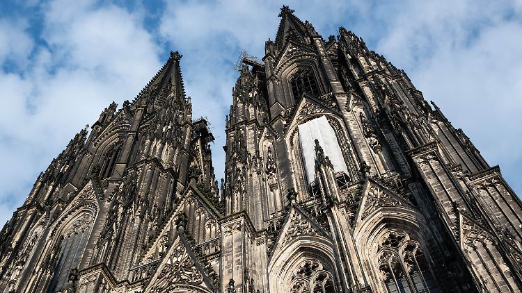 Das Erzbistum Köln musste allein 300.000 Euro an einen Mann wegen hunderter Missbrauchsfälle in den 70er Jahren zahlen.