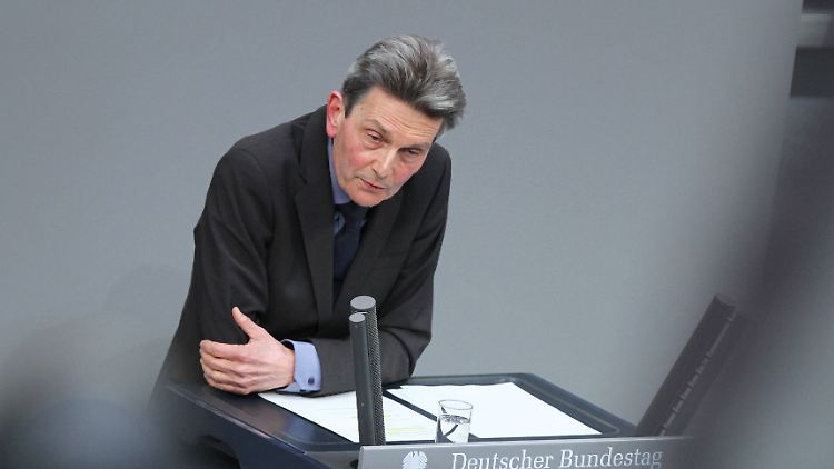 Mützenich lobt im Bundestag die Besonnenheit seines Kanzlers.