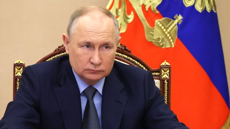 Wladimir Putin: "Die Bevölkerung steht ziemlich geschlossen hinter ihrem Präsidenten", sagt Vladimir Esipov.