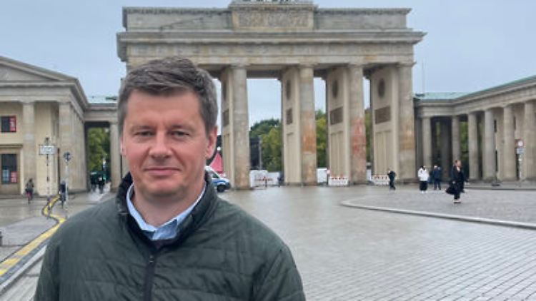 Vladimir Esipov, geboren in St. Petersburg, lebt in Berlin und arbeitet als Redakteur der Deutschen Welle