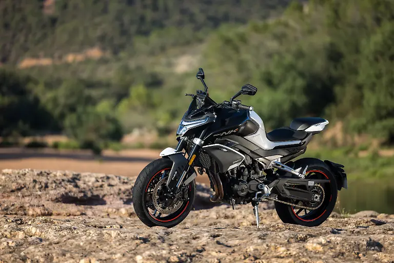 CFMoto-800NK-ADVANCED