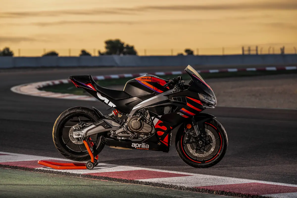 Aprilia-RS457-2