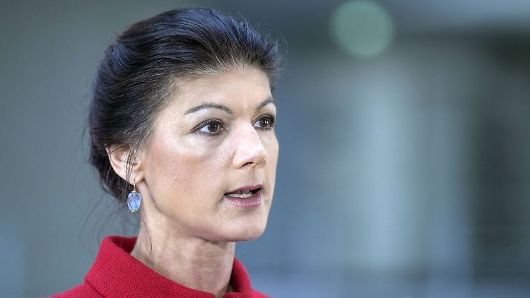 "Wir haben gute Umfragen", stellt Wagenknecht fest.