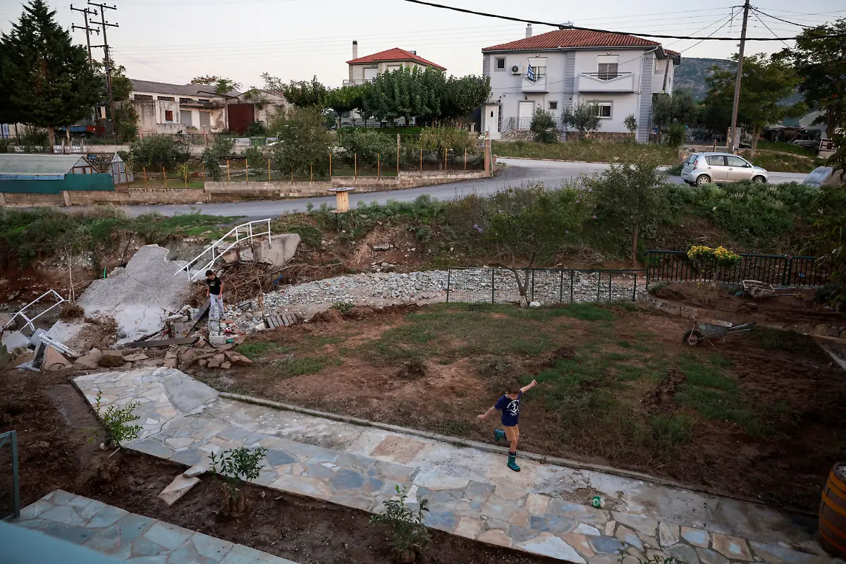 2023-11-21T070643Z-2133808446-RC2GM3AKY9VG-RTRMADP-3-CLIMATE-UN-GREECE-WEATHER