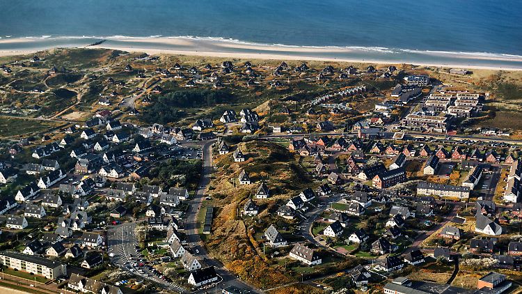 Bis zu 3500 der rund 7500 Ferienwohnungen auf der Insel Sylt könnten illegal sein.