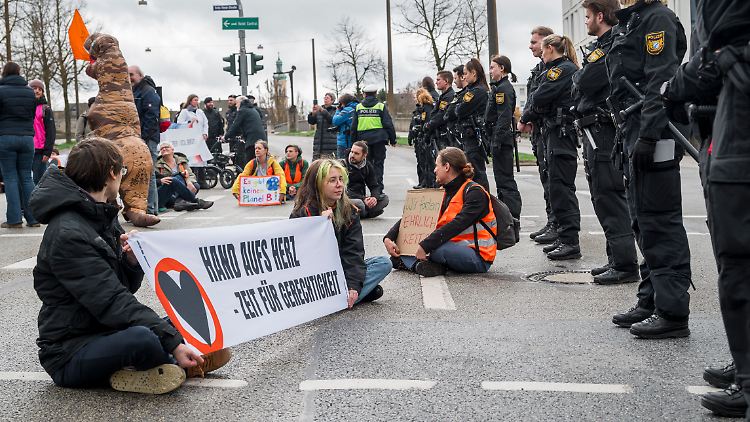 In Regensburg zählte die Polizei 150 Demonstranten.