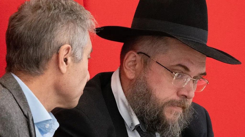 Landesrabbiner-Ariel-Kirzon-r-verfolgt-waehrend-der-Sitzung-des-Brandenburger-Landtags-die-Aktuelle-Stunde