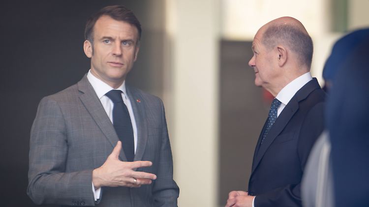 Macron und Scholz in Berlin. Frankreichs Präsident will weiter nicht ausschließen, dass westliche Soldaten vor Ort in den Krieg eingreifen. 
