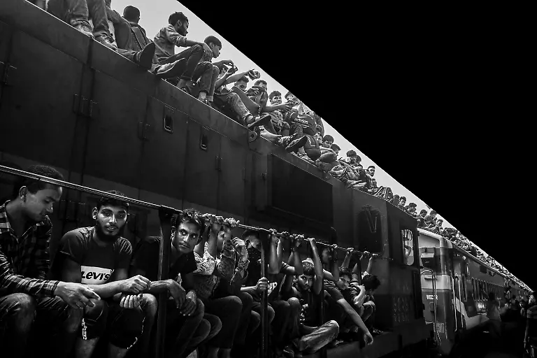 RR-Jubair-Ahmed-Arnob-risky-train-journey