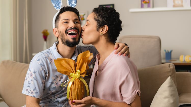 Ostergeschenke für Männer: Die besten Alternativen zu Schokoeiern und Osterhasen.