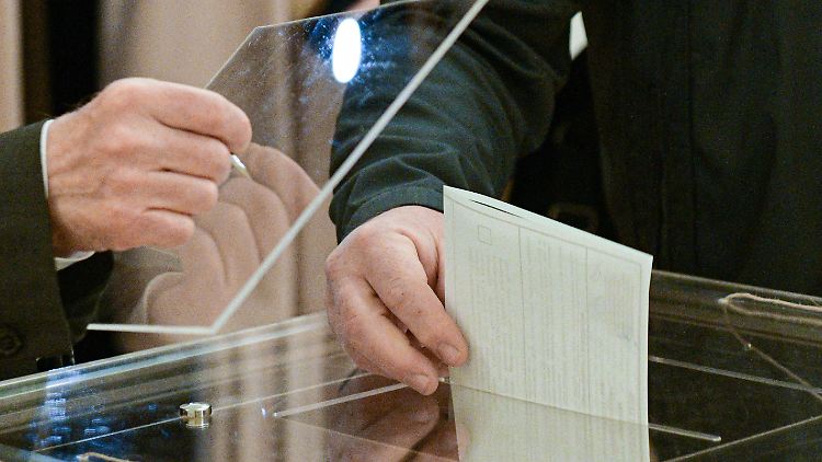 Wer den Wahlzettel nicht im Sinne des Kremls ausfüllte, soll mitunter bestraft worden sein.