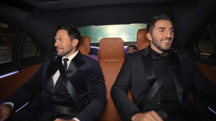 Sebastian und Dennis auf dem Weg zur letzten Rosenvergabe.