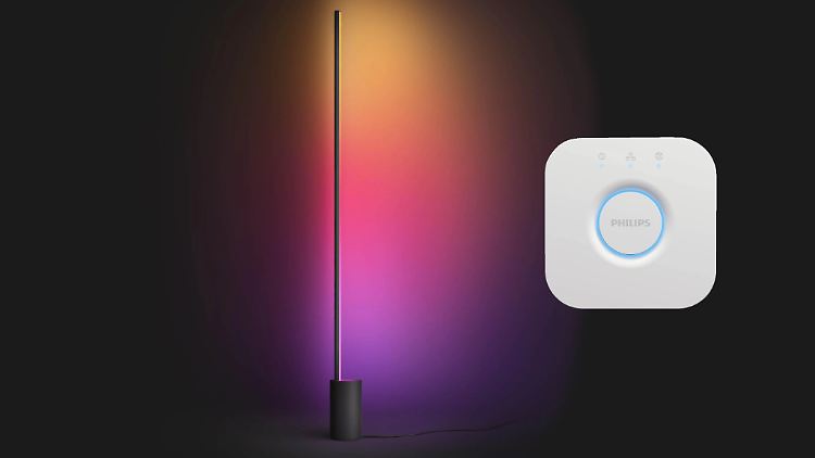 Die Stehlampe Philips Hue Gradient Signe gibt es zusammen mit einer Hue Bridge zum Top-Preis bei Saturn.