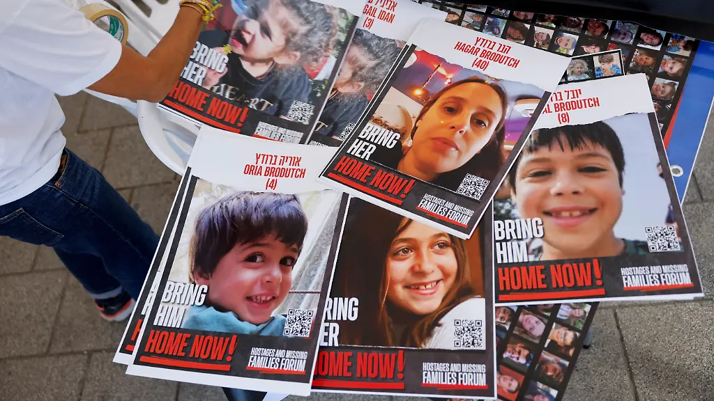 2023-11-21T112025Z-1763930239-RC2MH4APUYQF-RTRMADP-3-ISRAEL-PALESTINIANS-HOSTAGES