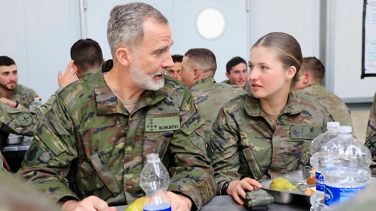 Vater und Tochter in Uniform: König Felipe und Thronfolgerin Leonor.