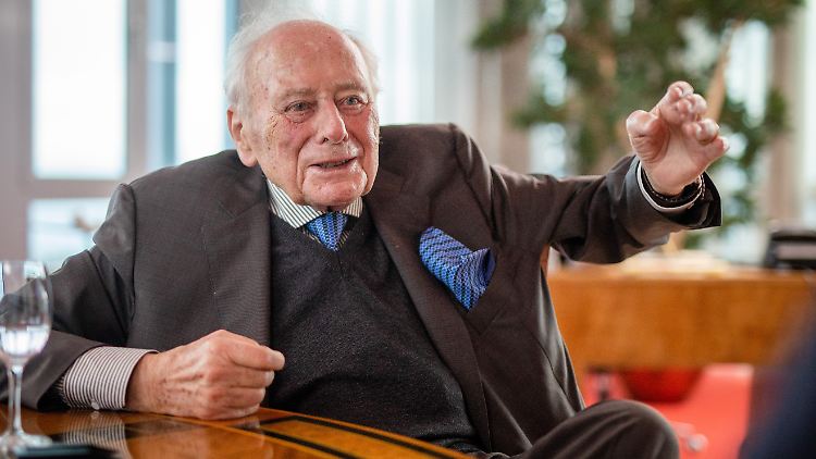 Normalerweise äußert sich die Unternehmensgruppe von Reinhold Würth nicht zu politischen Themen. "Aber in diesem Fall der AfD sehe ich mich in Übereinstimmung mit Abermillionen deutscher Bürger", so der Unternehmer.