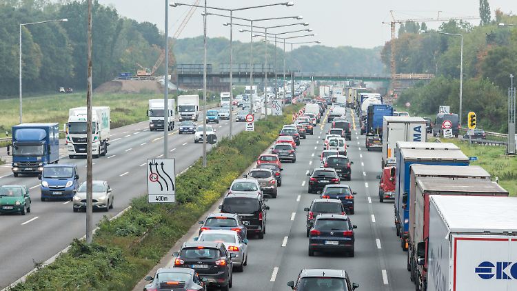 Der durch häufige Spurwechsel im Stau erhoffte Zeitgewinn bleibt meist aus.