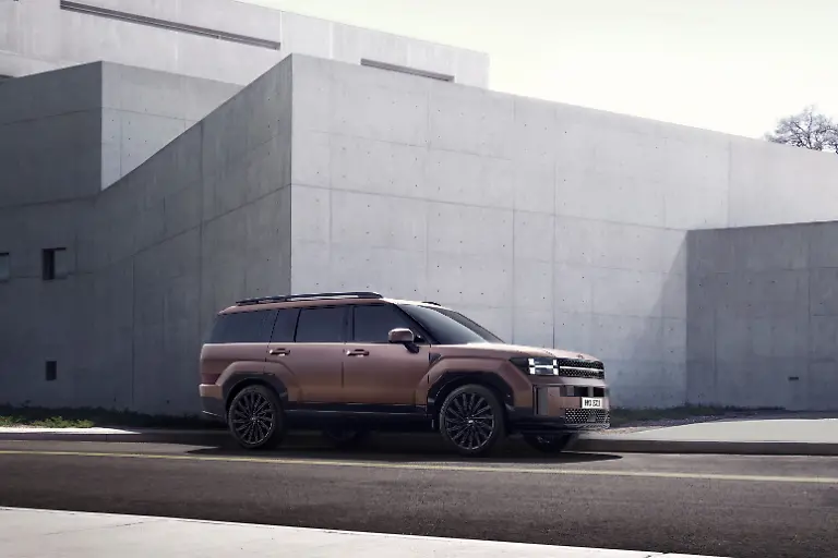 hyundai-santa-fe-0823-exterior-05