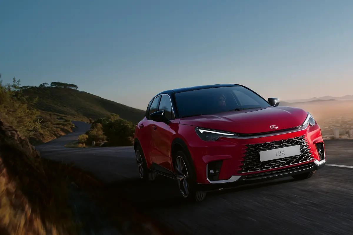 83587-lexus-lbx-emotion