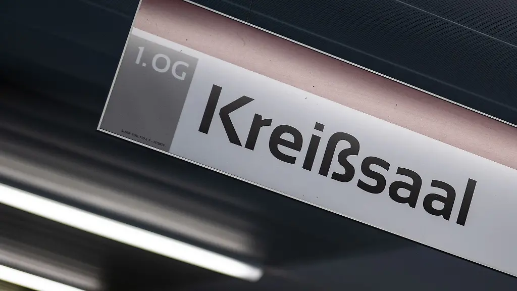 Das-Schild-Kreisssaal-ist-im-Flur-eines-Krankenhauses-befestigt