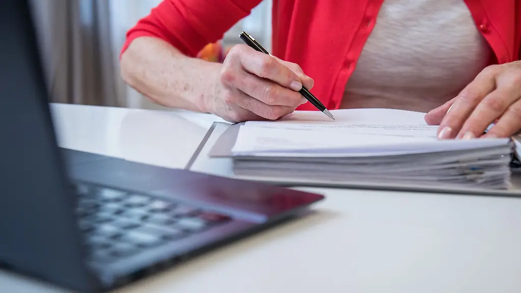 Wer-wissen-will-ob-er-von-unrechtmaessigen-Kosten-betroffen-ist-sollte-im-Riester-Vertrag-die-Regelung-zur-Auszahlungsphase-pruefen