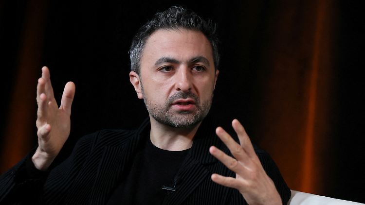 Im Jahr 2019 beschwerte sich seine Mitarbeiter darüber, von Suleyman schikaniert worden zu sein. Er musste darauf in seinen Führungsposten abgeben.
