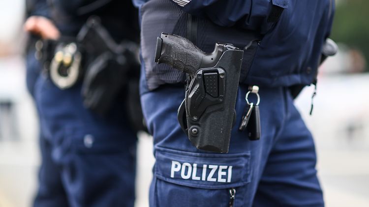 Die Fahnder nahmen die Verdächtige bei ihrer Einreise nach Deutschland am Bremer Flughafen fest. 