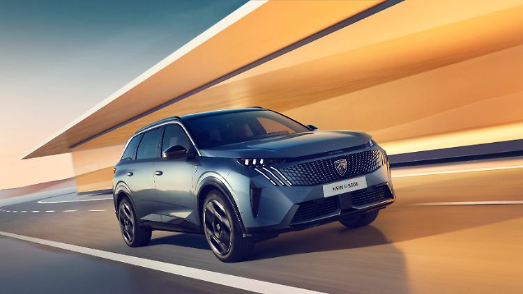 Im Herbst 2024 kommt der komplett neu entwickelte Peugeot 5008 mit Elektroantrieb und als Mildhybrid.