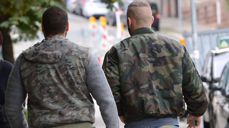 Bei den am Bandenkrieg beteiligten Personen gibt es auch Verbindungen zu den seit Längerem verbotenen Rockergruppen "Red Legion" und "Black Jackets".