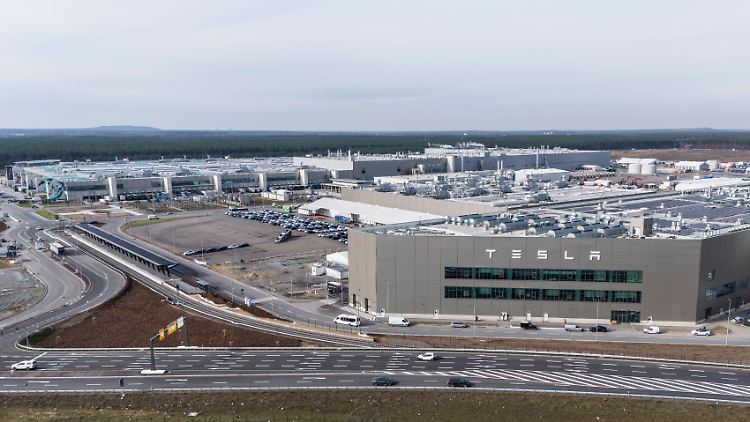 Vertreter der IG Metall forderten zuletzt Tarifverträge für Angestellte bei Tesla. 