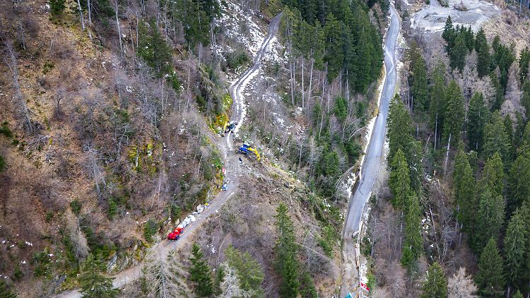 Straßen werden unpassierbar, Wanderwege zur Gefahr.
