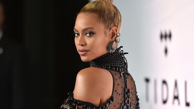 Beyoncé wirbt mit nackten Tatsachen für ihr Country-Album.