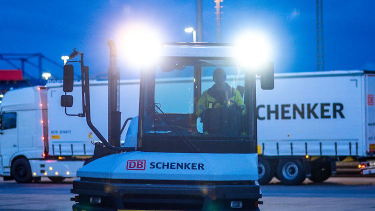 Der Gewinn von Schenker ging 2023 gegenüber dem Vorjahr deutlich zurück. Dennoch bleibt die Sparte ein Zugpferd des Konzerns. 