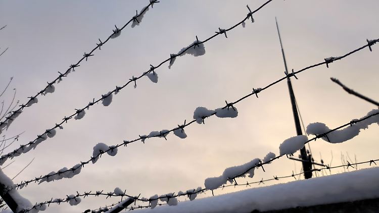 Russland schließt zwei Straflager für Wiederholungstäter und Schwerverbrecher, weil die Häftlinge in der Ukraine kämpfen. 