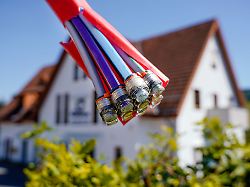 Vorsicht bei Internetabschlüssen: Glasfaser: Von Laufzeitfallen und untergeschobenen Verträgen