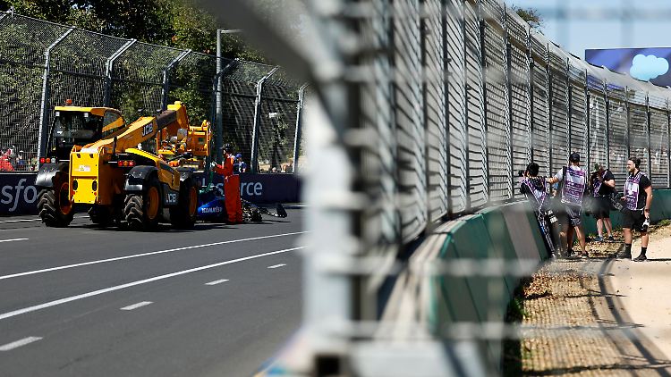 Albon konnte selbst aussteigen, der Williams aber war hinüber.