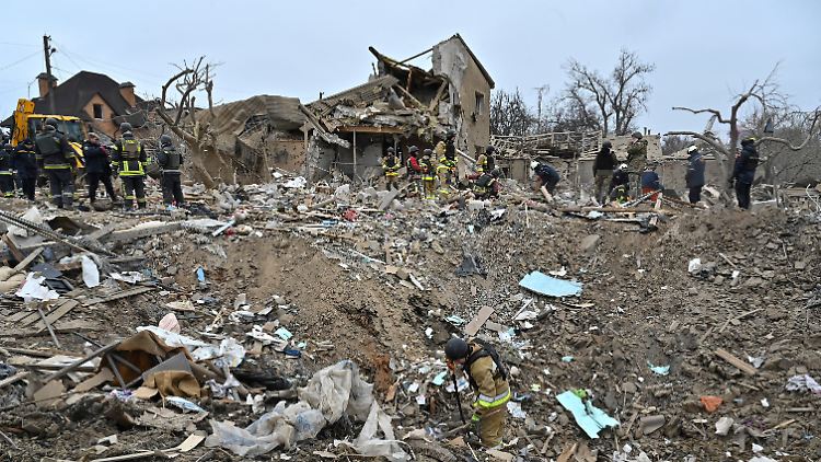 Der Terror gegen die Zivilbevölkerung der Ukraine hält an: nach einem russischen Raketenangriff auf Wohnhäuser in der Region Saporischschja.