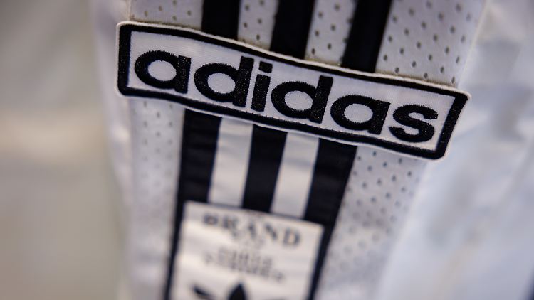 Adidas ist längst nicht nur im Fußball aktiv, jetzt soll die Formel 1 hinzukommen.