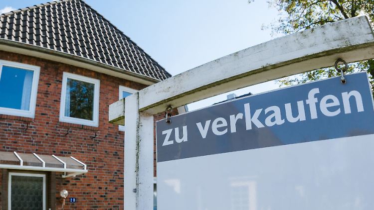 Liegen zwischen Anschaffung und Veräußerung einer Immobilie mehr als zehn Jahre, kann der Verkauf unter gewissen Bedingungen steuerfrei sein.