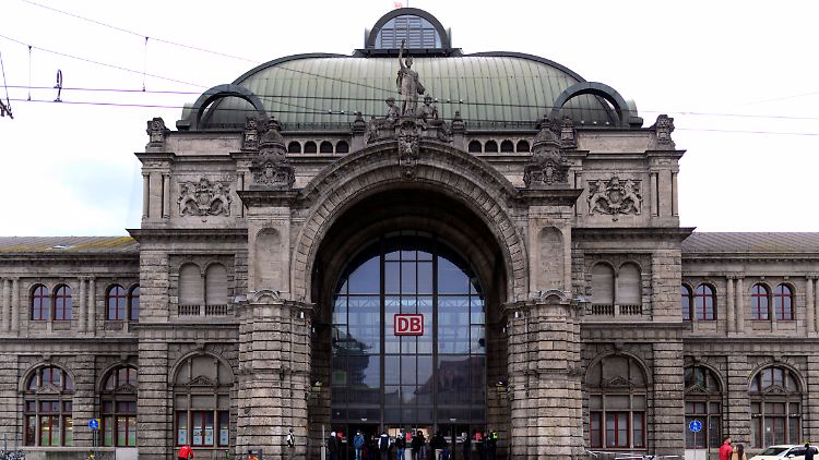 Am Hauptbahnhof in Nürnberg kam es zu einer Auseinandersetzung, bei der der Polizist verletzt wurde.