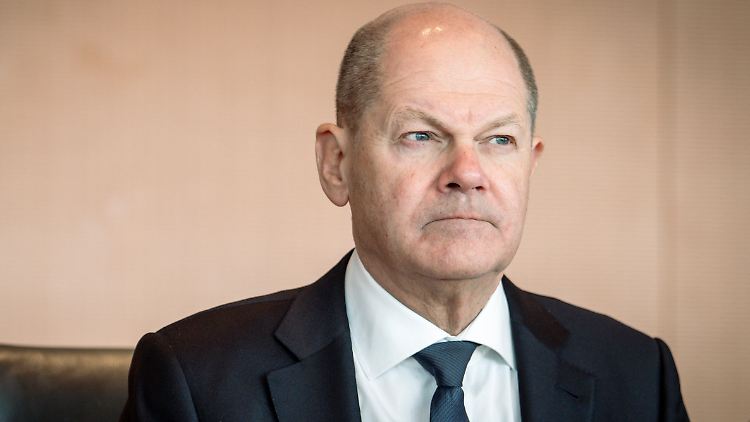 Einen "Politiker mit Eigenheiten" nennt Brössler Olaf Scholz.