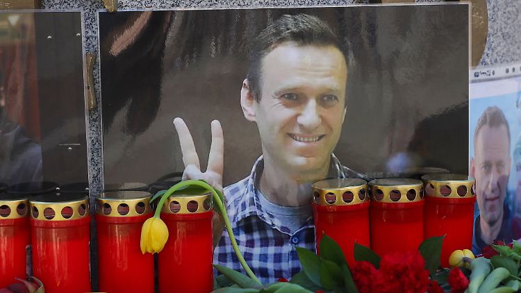 In vielen Ländern trauern die Menschen nach dem Tod von Nawalny in einem russischen Straflager.