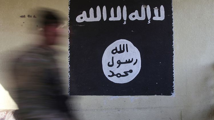 Fahne der Terrormiliz Islamischer Staat. 