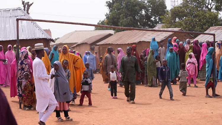 Hunderte Eltern und Geschwister in Kaduna hofften zwei Wochen lang auf die Freilassung der Kinder.